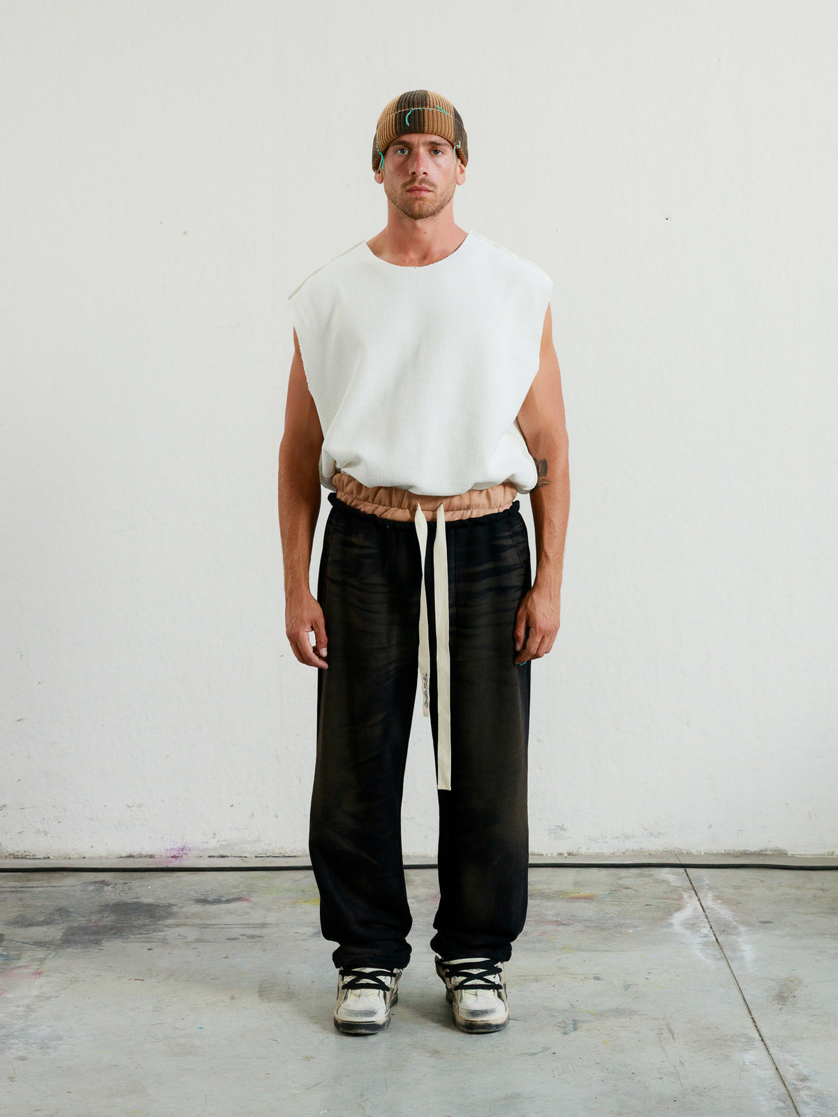 LUCKY - BLACK SWEATPANTS