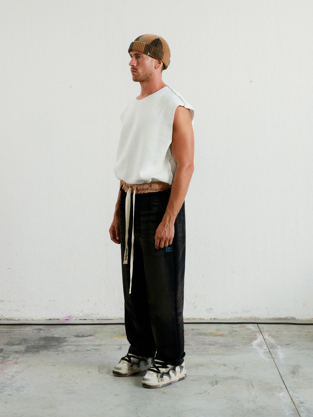 LUCKY - BLACK SWEATPANTS